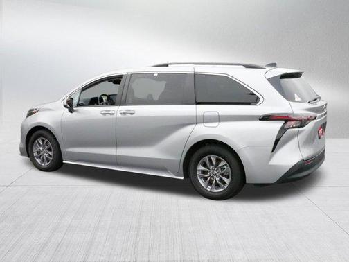 2024 Toyota Sienna XLE 8 Passenger