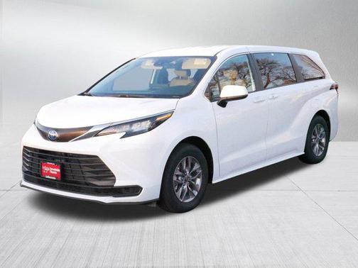 2025 Toyota Sienna LE
