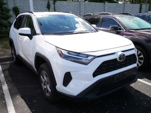 Ice Cap 2025 Toyota RAV4 XLE