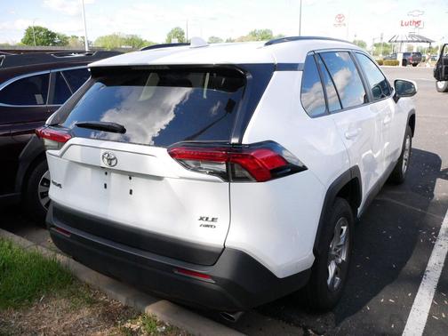 Ice Cap 2025 Toyota RAV4 XLE