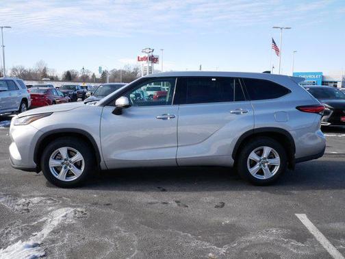 2022 Toyota Highlander LE