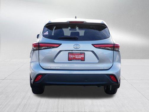 2022 Toyota Highlander LE