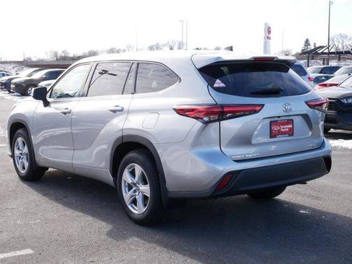 2022 Toyota Highlander LE