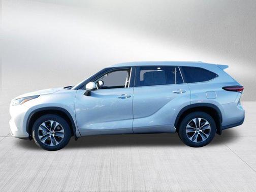 2025 Toyota Highlander XLE