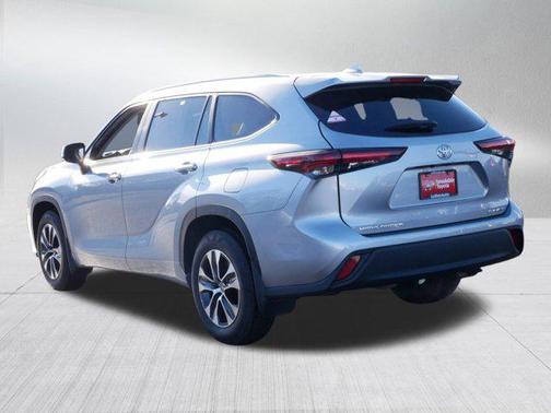 2025 Toyota Highlander XLE