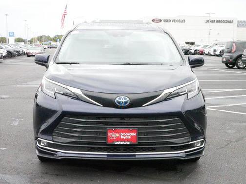2022 Toyota Sienna XLE 7 Passenger