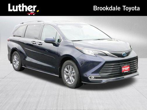 2022 Toyota Sienna XLE 7 Passenger