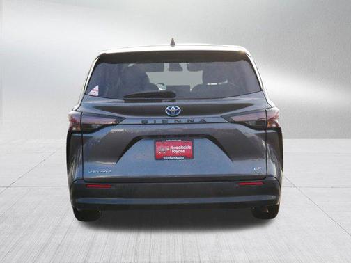 2025 Toyota Sienna LE