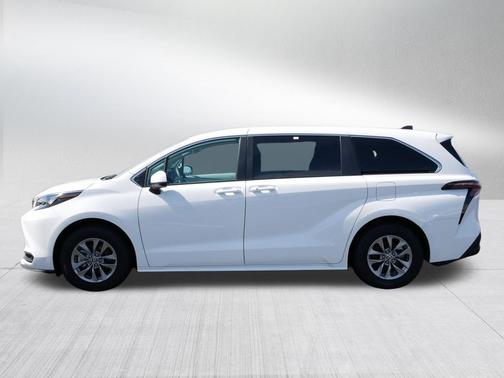 Ice Cap 2026 Toyota Sienna LE