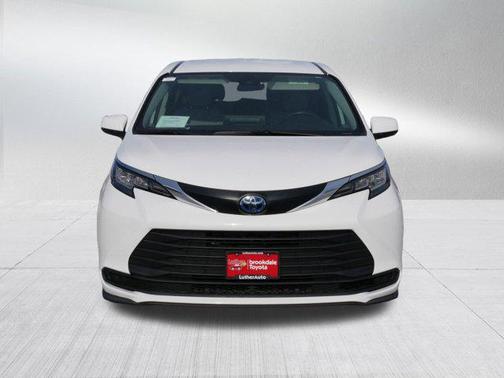 2022 Toyota Sienna LE