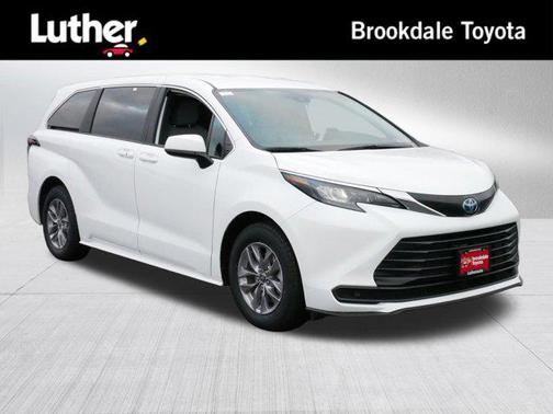 2025 Toyota Sienna LE