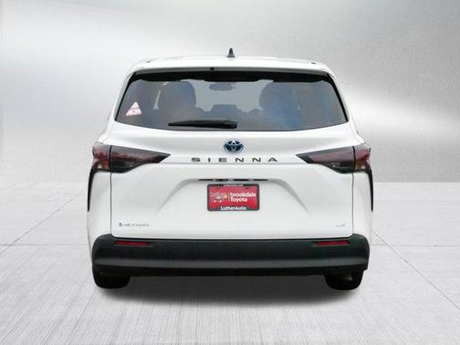 2025 Toyota Sienna LE