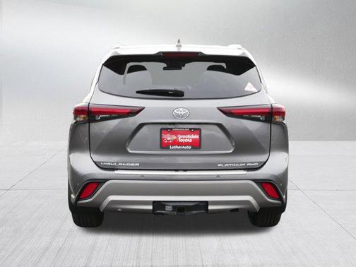 2026 Toyota Highlander Platinum