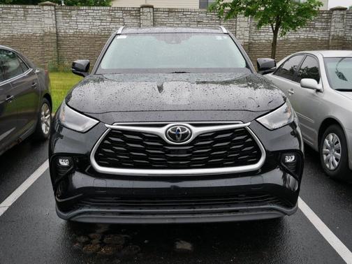 Magnetic Gray Metallic 2024 Toyota RAV4 XLE Premium