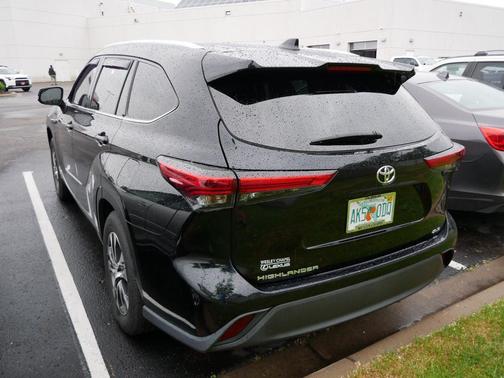 Magnetic Gray Metallic 2024 Toyota RAV4 XLE Premium