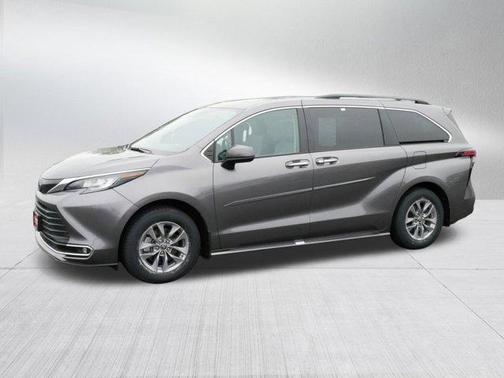 2022 Toyota Sienna XLE 7 Passenger
