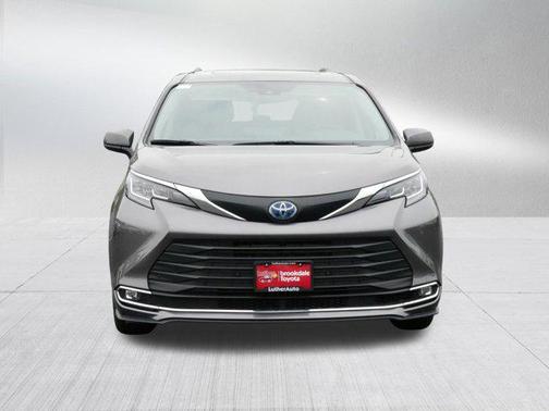 2022 Toyota Sienna XLE 7 Passenger