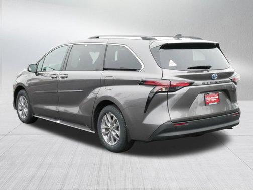 2022 Toyota Sienna XLE 7 Passenger