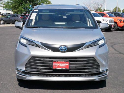 2023 Toyota Sienna XLE