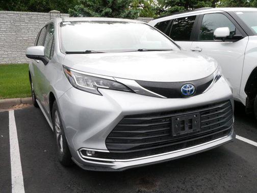 2023 Toyota Sienna XLE
