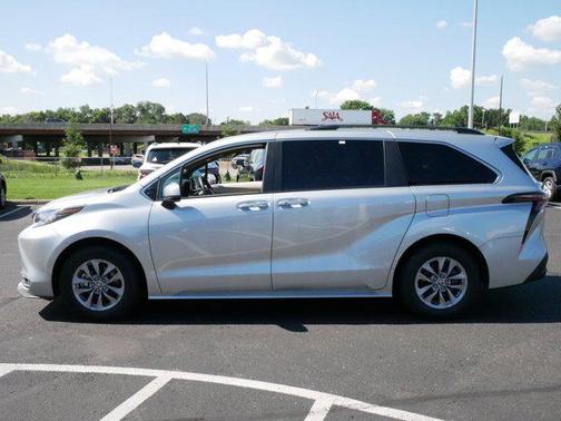 2023 Toyota Sienna XLE