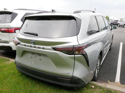 2023 Toyota Sienna XLE