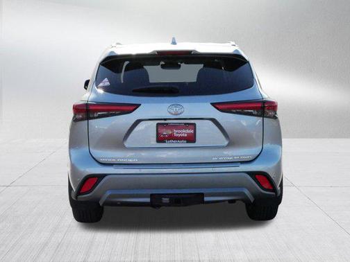 2022 Toyota Highlander Platinum