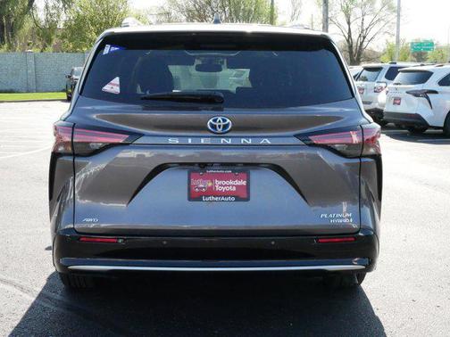 2024 Toyota Sienna Platinum 7 Passenger