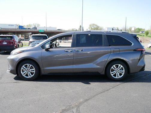 2024 Toyota Sienna Platinum 7 Passenger