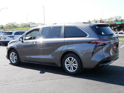 2024 Toyota Sienna Platinum 7 Passenger