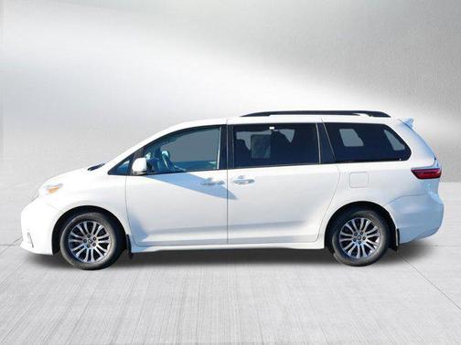 2019 Toyota Sienna XLE