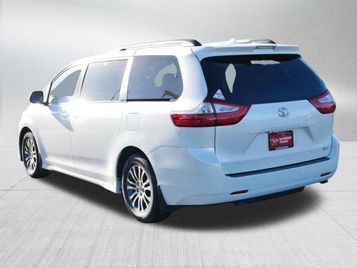 2019 Toyota Sienna XLE