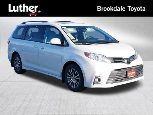 2019 Toyota Sienna XLE