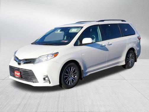 2019 Toyota Sienna XLE