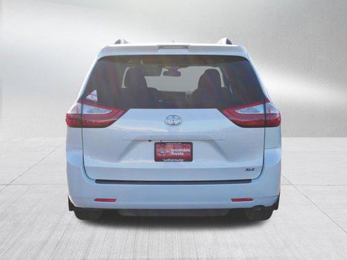 2019 Toyota Sienna XLE