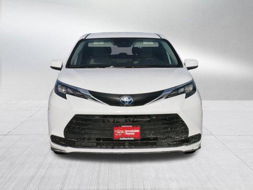 2025 Toyota Sienna LE