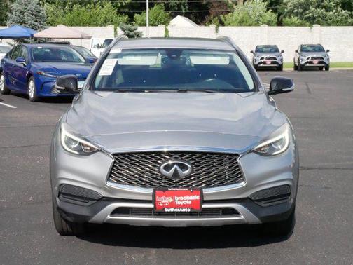 2017 INFINITI QX30 Luxury