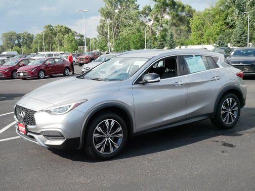 2017 INFINITI QX30 Luxury