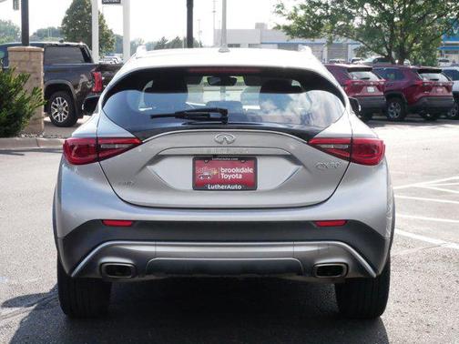 2017 INFINITI QX30 Luxury