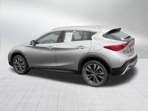 2017 INFINITI QX30 Luxury