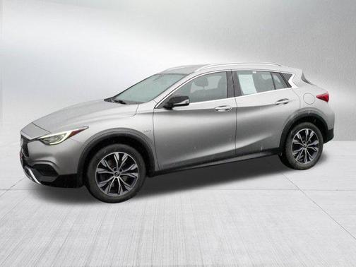 2017 INFINITI QX30 Luxury