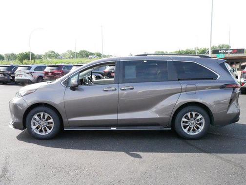 2023 Toyota Sienna XLE