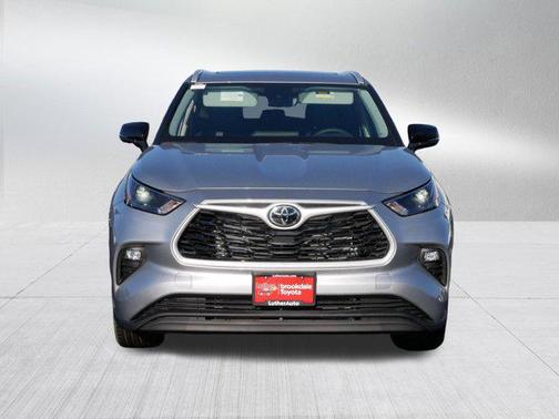 2025 Toyota Highlander XLE