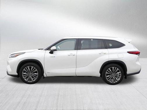 2021 Toyota Highlander Hybrid Platinum