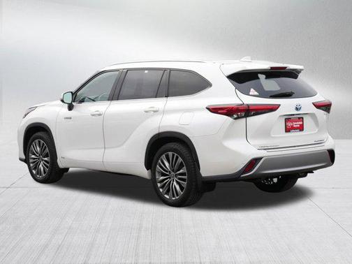 2021 Toyota Highlander Hybrid Platinum