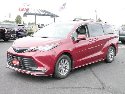 2022 Toyota Sienna XLE 7 Passenger