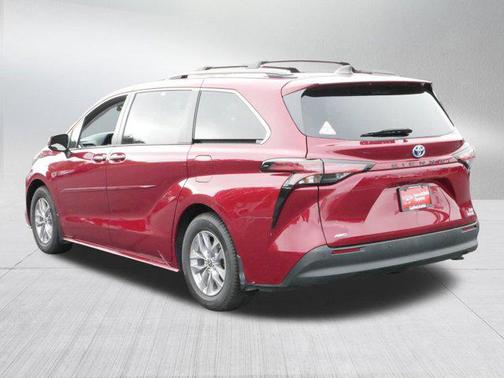 2022 Toyota Sienna XLE 7 Passenger