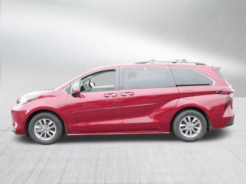 2022 Toyota Sienna XLE 7 Passenger