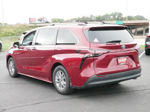 2022 Toyota Sienna XLE 7 Passenger