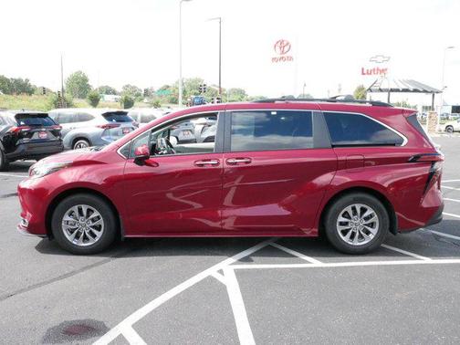 2022 Toyota Sienna XLE 7 Passenger